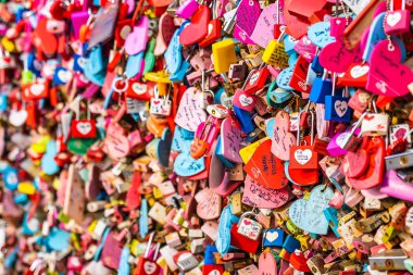 Seoul, Güney Kore 6 Aralık 2018: Seul Kulesi ile namsan dağda aşk anahtarıdır Kore landmark biri