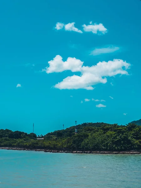 Schöne Tropische Meer Ozean Mit Weißen Wolken Auf Blauem Himmel — Stockfoto