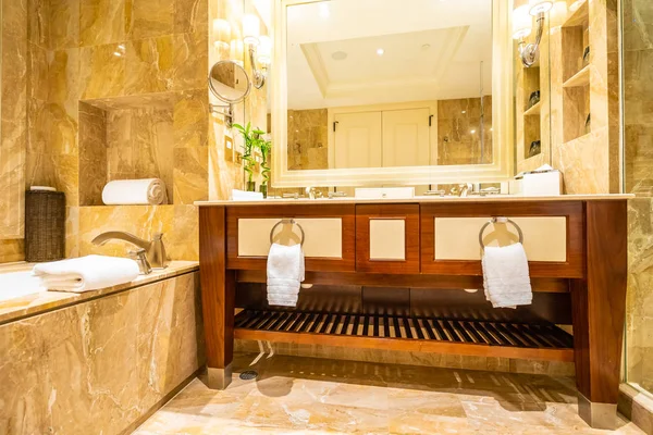 Bela Torneira Luxo Decoração Pia Interior Banheiro — Fotografia de Stock