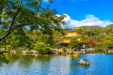 Güzel Kinkakuji Tapınağı Kyoto Japonya'nın Altın Köşk Simgesel Yapı ile