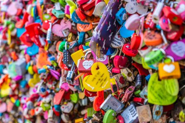 Seoul, Güney Kore 6 Aralık 2018: Seul Kulesi ile namsan dağda aşk anahtarıdır Kore landmark biri