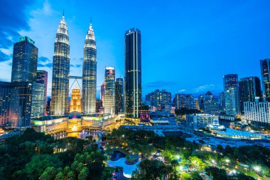 Dış Malezya Kuala Lumpur City seyahat alacakaranlık gece için bina güzel mimari