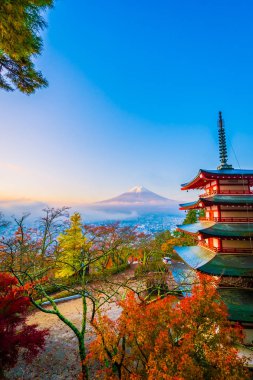 Dağ fuji chureito pagoda akçaağaç ağaç yaprak sonbahar sezonu Yamanashi Japonya çevresinde ile güzel manzara