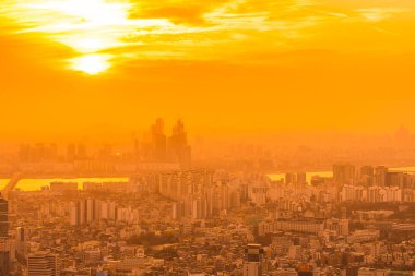 Güzel manzara ve mimari ve günbatımı zaman binada Seoul city Güney Kore ile cityscape