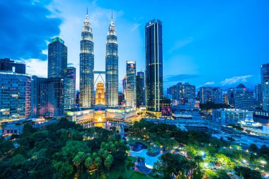 Dış Malezya Kuala Lumpur City seyahat alacakaranlık gece için bina güzel mimari