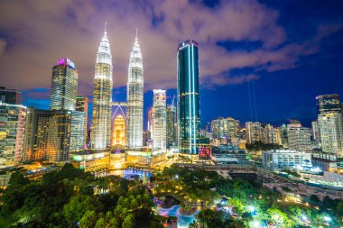 Dış Malezya Kuala Lumpur City seyahat alacakaranlık gece için bina güzel mimari