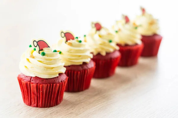 Dulce Postre Con Cupcake Terciopelo Rojo Sombrero Navidad Chocolate Parte —  Fotos de Stock