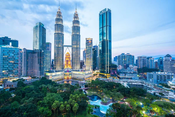 Prachtige Architectuur Bouwen Exterieur Stad Kuala Lumpur Skyline Bij Nacht — Stockfoto