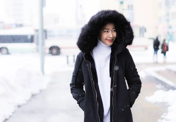 Schöne Junge Asiatische Frau Lächelt Glücklich Mit Reisen Schnee Winter — Stockfoto