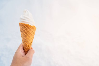 El tutma dondurma koni - tatlı tatlı yiyecek ile