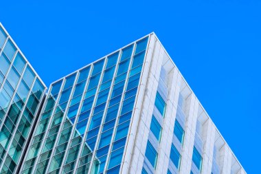 Güzel mimari gökdelen office iş cam pencere şekli ile kurma