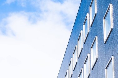 Güzel mimari gökdelen office iş cam pencere şekli ile kurma