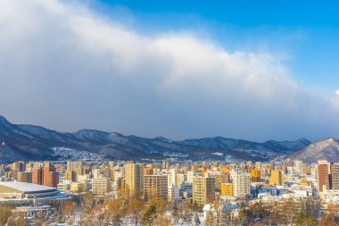 Dağ manzarası kış sezon Sapporo City Hokkaido Japonya ile bina güzel mimari