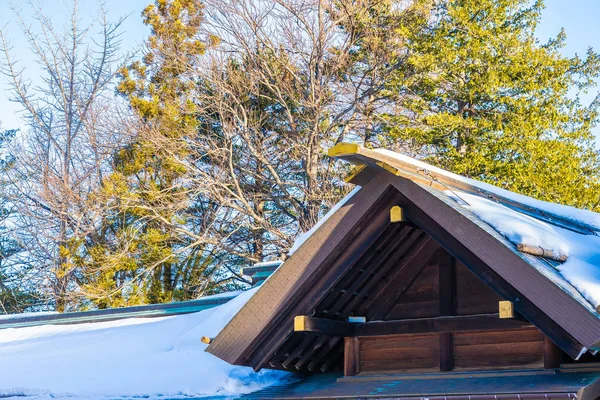 在日本的雪冬季节 札幌市北海道神社美丽的建筑寺庙 — 图库照片