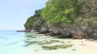 Güzel dalgalı denizin sakin görüntüleri.