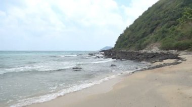 Güzel dalgalı denizin sakin görüntüleri.