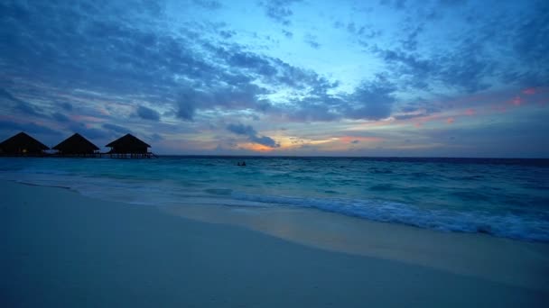 Imagens Tranquilas Belo Mar Ondulado Pôr Sol — Vídeo de Stock