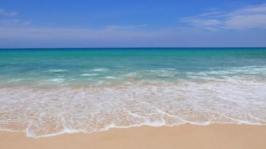 Güzel dalgalı denizin sakin görüntüleri.
