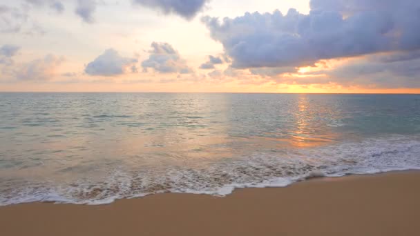 Imágenes Tranquilas Hermoso Mar Ondulado Puesta Del Sol — Vídeos de Stock