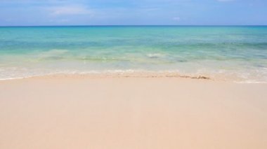 Güzel dalgalı denizin sakin görüntüleri.