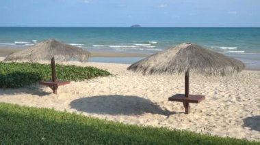 Güzel dalgalı denizin sakin görüntüleri.