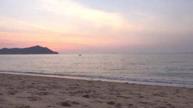 günbatımı güzel dalgalı denizde sakin görüntüleri