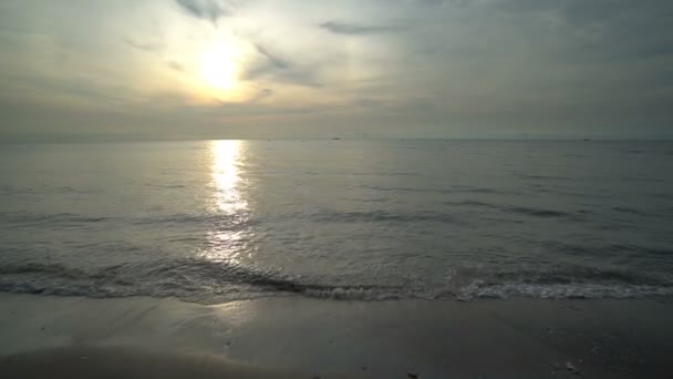Imágenes Tranquilas Hermoso Mar Ondulado Puesta Del Sol — Vídeos de Stock