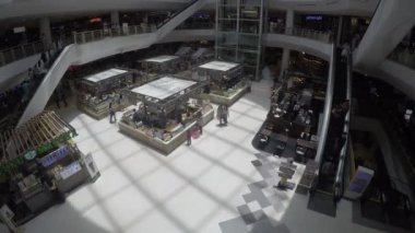 Asya şehrinde kalabalık alışveriş merkezi görüntüleri