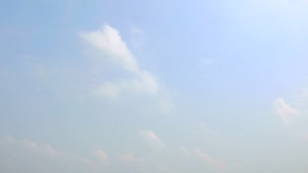 images d'un ciel magnifique avec des nuages en mouvement, laps de temps 