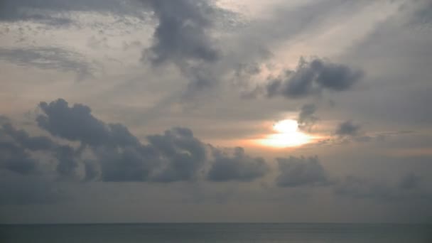 Ήρεμο Πλάνα Από Κυματιστή Θάλασσα Στο Ηλιοβασίλεμα — Αρχείο Βίντεο