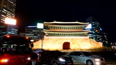 Asya şehrinde yol trafiğinin doğal zaman atlamalı görüntüleri