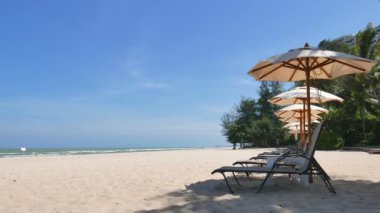 Güzel dalgalı denizin sakin görüntüleri.