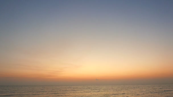 Imágenes Tranquilas Hermoso Mar Ondulado Puesta Del Sol — Vídeos de Stock