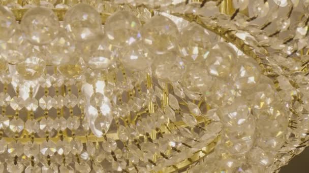 Beeldmateriaal Van Mooie Luxe Kristallen Kroonluchter Decoratie Interieur Van Kamer — Stockvideo