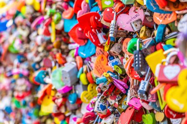 Seoul, Güney Kore 6 Aralık 2018: Seul Kulesi ile namsan dağda aşk anahtarıdır Kore landmark biri