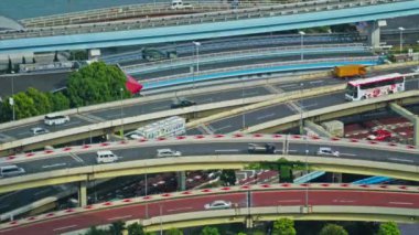 Asya şehrinde yol trafiğinin doğal zaman atlamalı görüntüleri