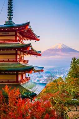 Dağ fuji chureito pagoda akçaağaç ağaç yaprak sonbahar sezonu Yamanashi Japonya çevresinde ile güzel manzara