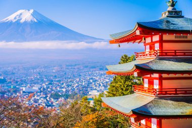 Dağ fuji chureito pagoda akçaağaç ağaç yaprak sonbahar sezonu Yamanashi Japonya çevresinde ile güzel manzara