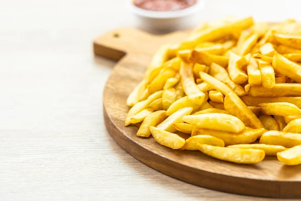 Pommes Frites Auf Holzteller Mit Tomaten Oder Ketchup Sauce Junk — Stockfoto