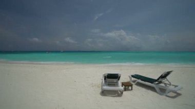 Güzel dalgalı denizin sakin görüntüleri.