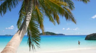 Güzel dalgalı denizin sakin görüntüleri.