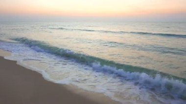 günbatımı güzel dalgalı denizde sakin görüntüleri