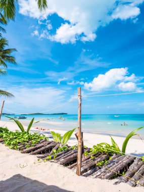 Güzel tropikal plaj deniz ve okyanus seyahat etmek ve kopya alanı ile tatil için