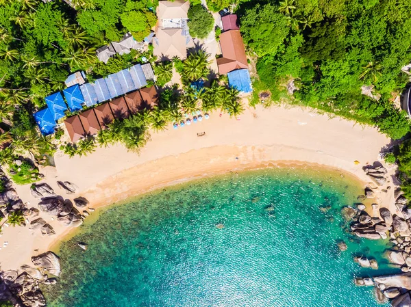 Flygfoto Över Vacker Tropisk Strand Och Havet Med Palmer Och — Stockfoto