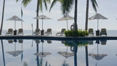 Güzel dalgalı denizin sakin görüntüleri.