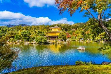 Güzel Kinkakuji Tapınağı Kyoto Japonya'nın Altın Köşk Simgesel Yapı ile