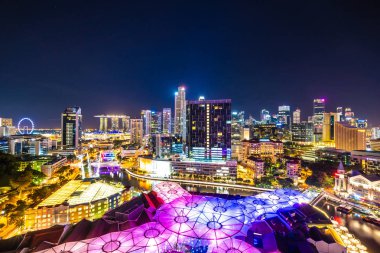 Singapur şehir manzarası dış twilight ve gece zaman bina güzel mimari