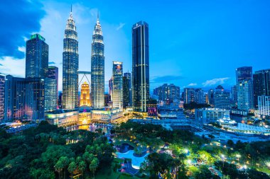 Dış Malezya Kuala Lumpur City seyahat alacakaranlık gece için bina güzel mimari