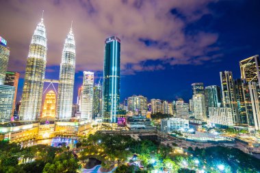 Dış Malezya Kuala Lumpur City seyahat alacakaranlık gece için bina güzel mimari