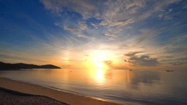 günbatımı güzel dalgalı denizde sakin görüntüleri